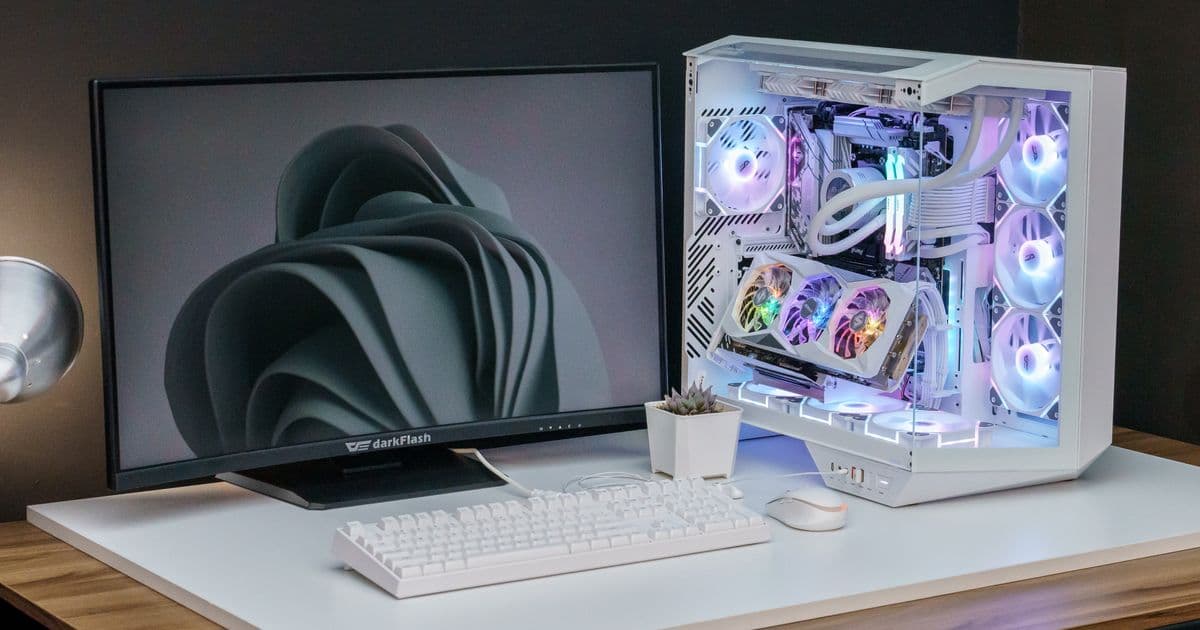 PC Korpusunu Masada Yoxsa Yerdə Qoymaq Daha Məsləhətdirmi?
