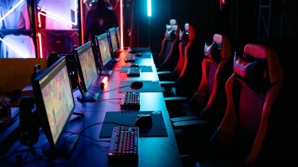 Gaming kreslosunu necə seçməli: üstünlüklər, xüsusiyyətlər və satınalma bələdçisi