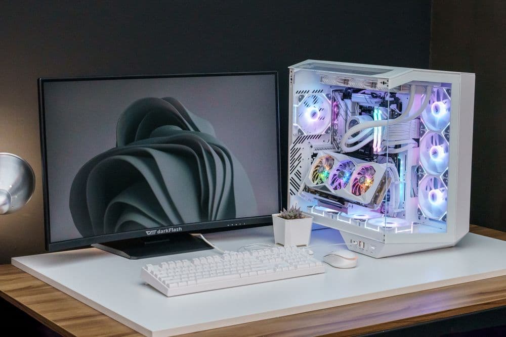 PC Monitor Alış Bələdçisi 2025: Xüsusiyyətlər, Panel Növləri və Yeniləmə Tezliklərinin İzahı